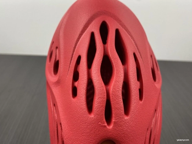 Red Yeezy Foam Adidas CW3355 1027